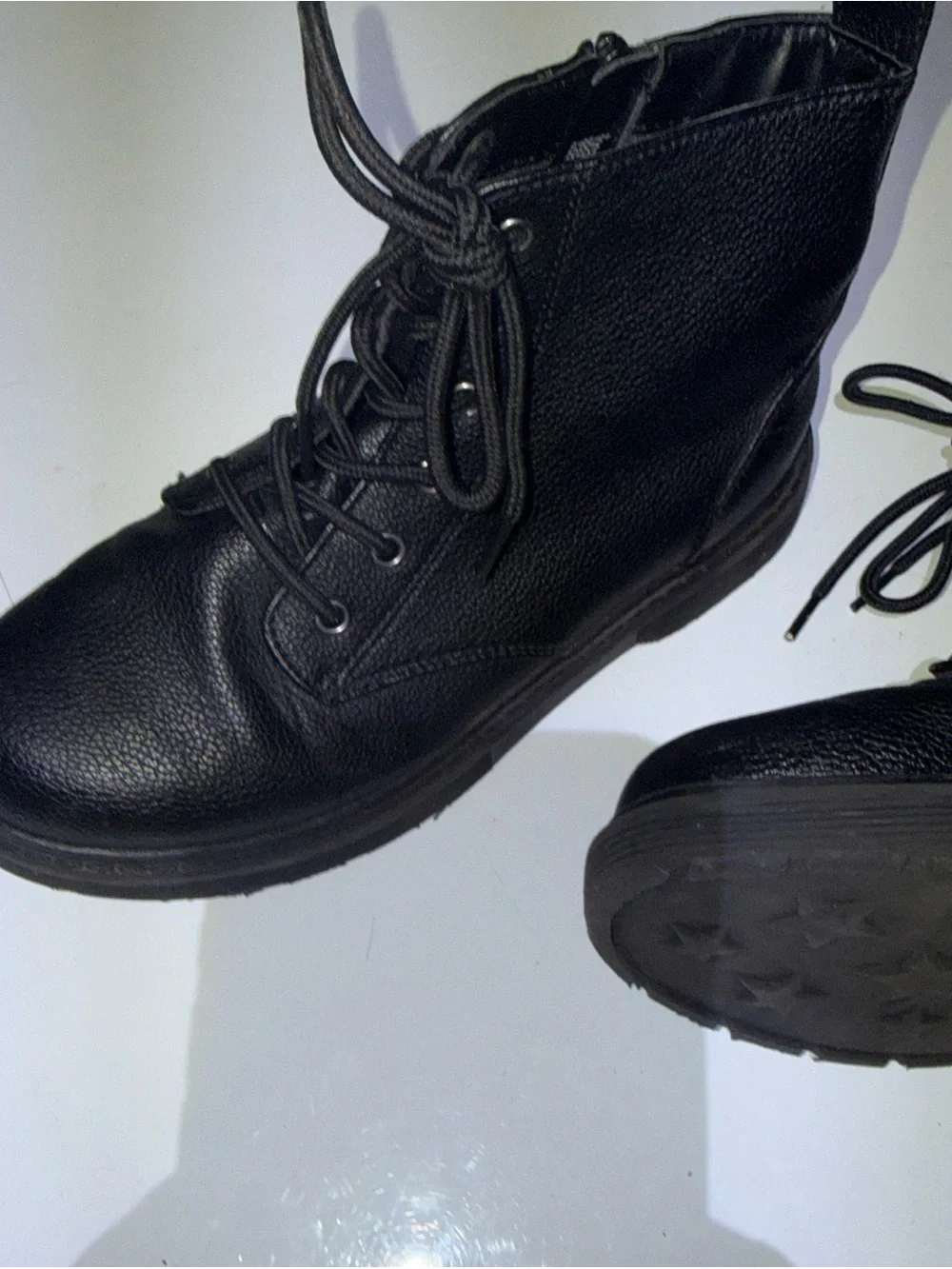 Girls size 4 Art Class Black Boots See Pics In Good condition